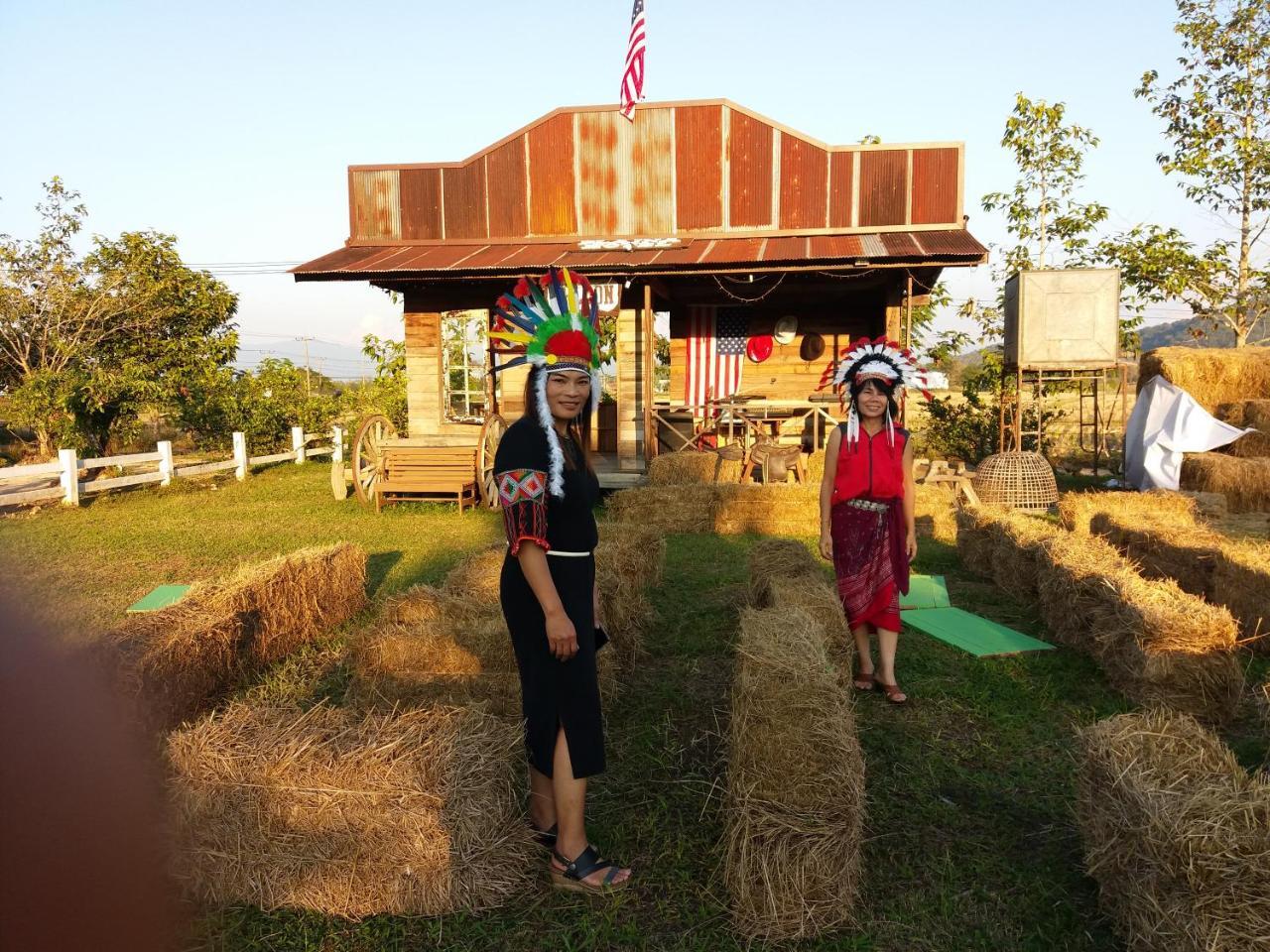 เฮือนปลายนา โฮมสเตย์ Ban Sawan Buitenkant foto
